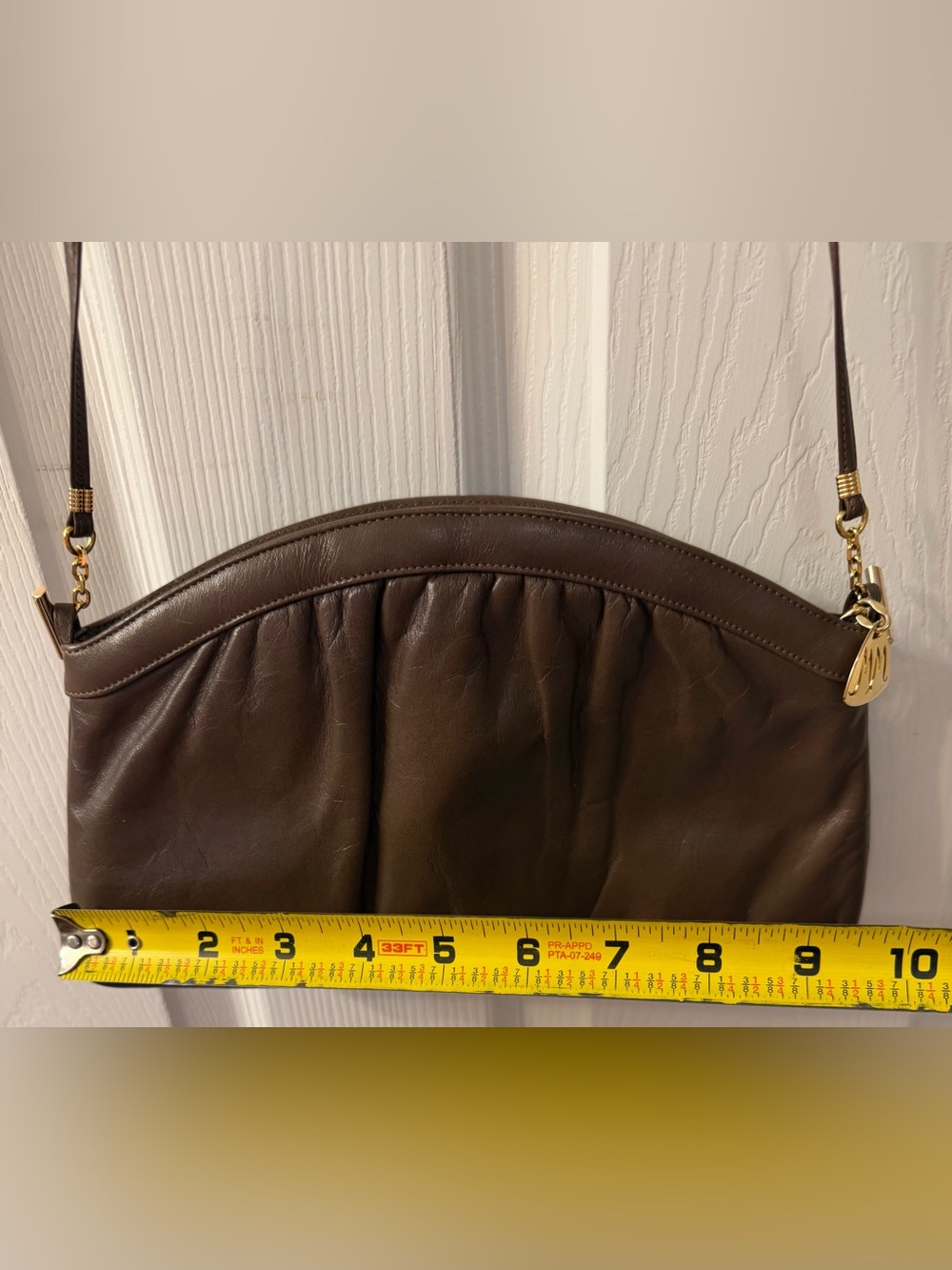Vintage Morris Moskowitz brown leather handbag a gold-tone charm - Picture 9 of 10